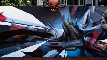 I only took the photo ! I have no claim to the artwork !