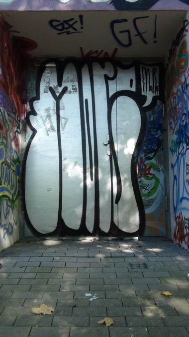 Graffiti Bombing - Photo by 00test - Dr.T-up, Mr.More (2014)