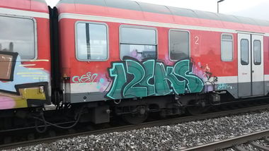 Graffiti Train in Mannheim - Photo by 01010011 - train, 12, mannheim (2015)