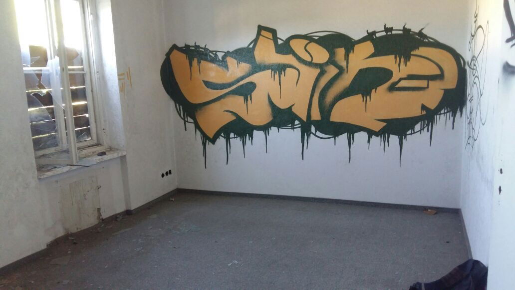 Graffiti Bombing - Photo by 036 (2015)