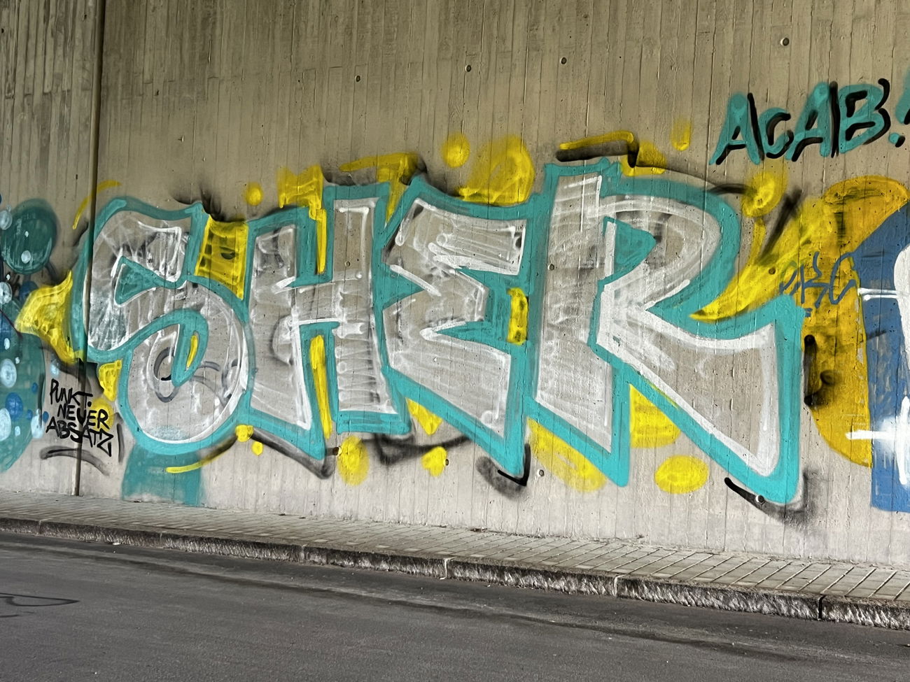 Graffiti Bombing - Photo by 0921312