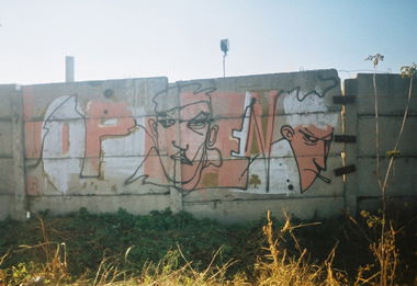 Graffiti Wall - Photo by 0p3Nua - Open, oneline (2015)