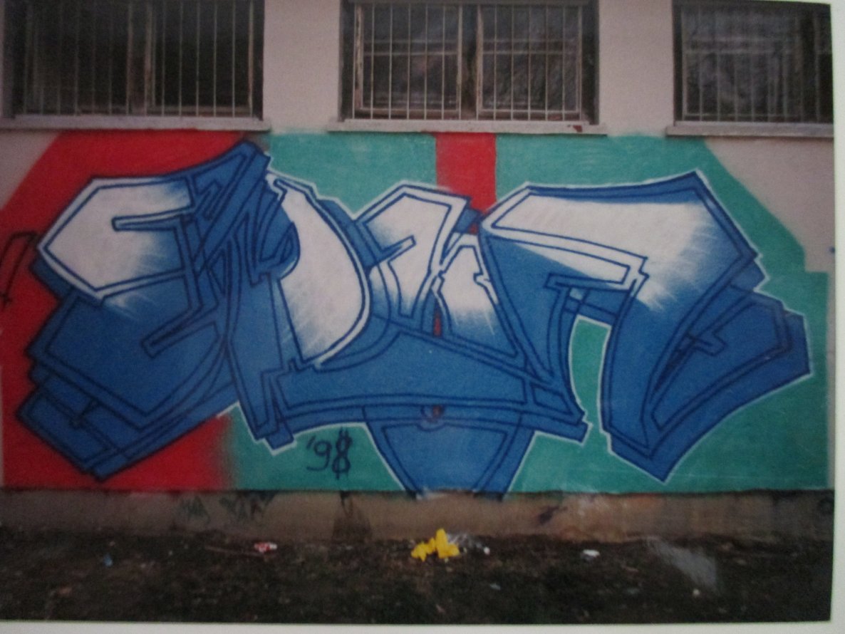 Graffiti Wall - Photo by 10ka - zagreb, djevojka, sa (1998)