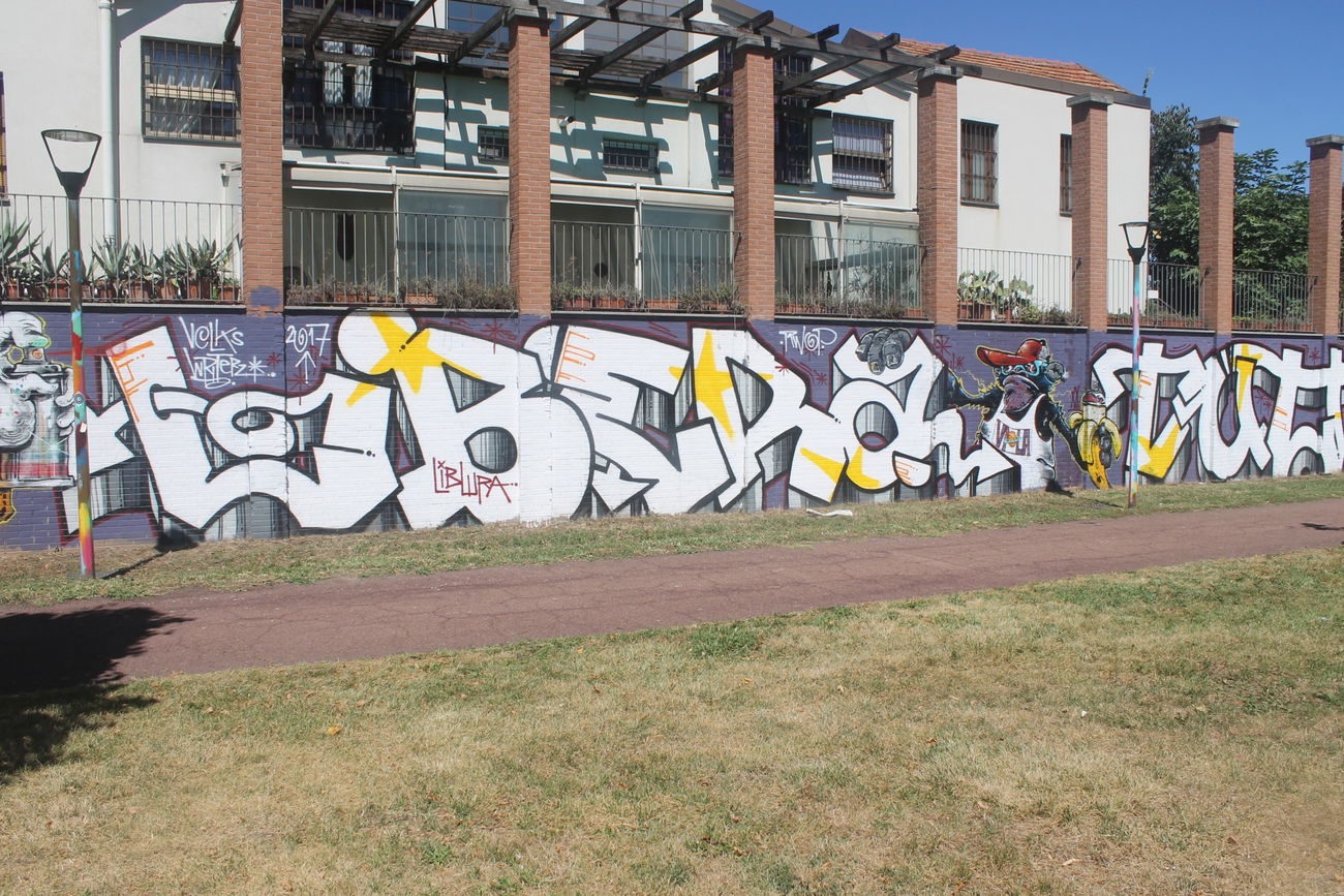 Graffiti Wall in Milano - Photo by 12345