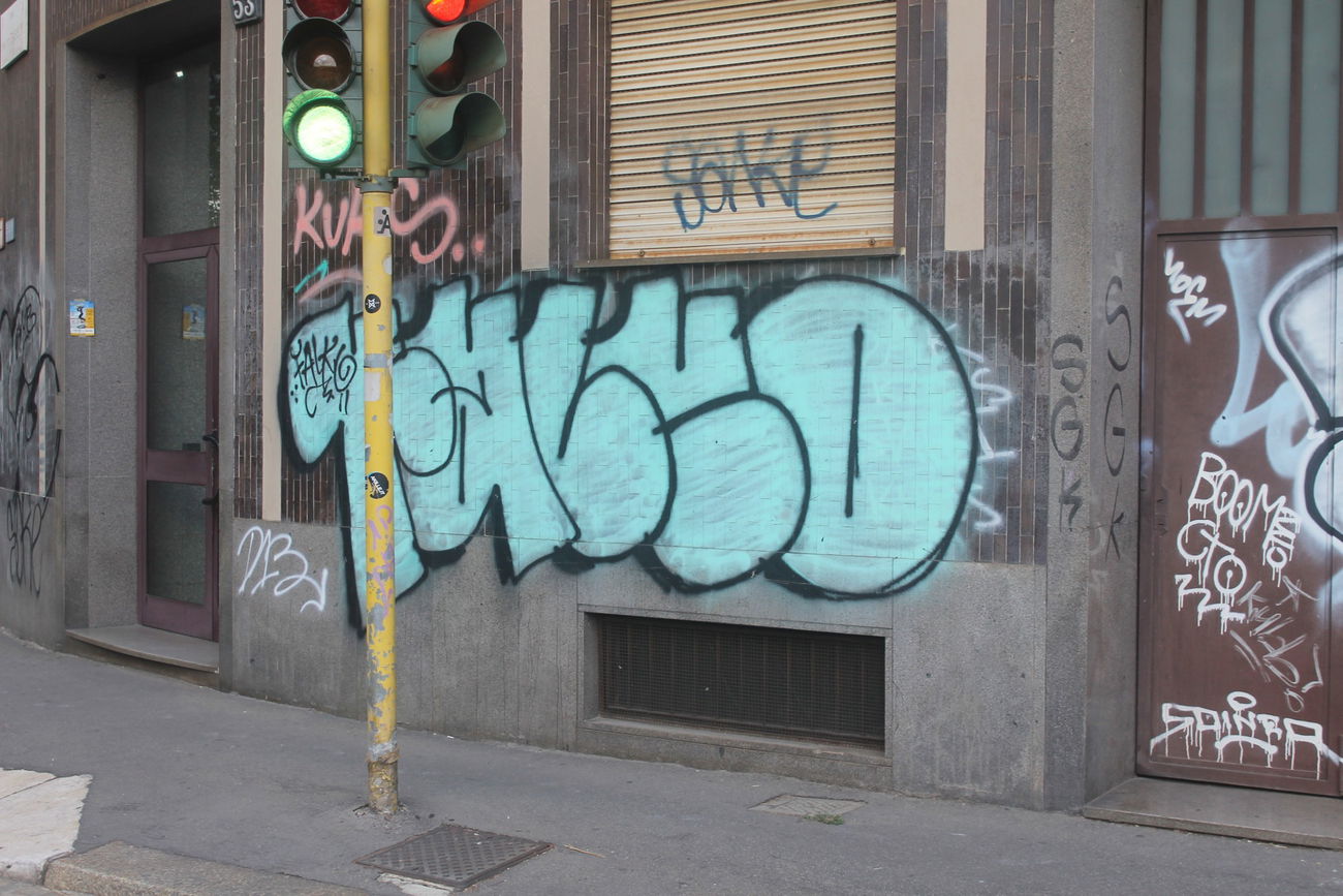 Graffiti Wall in Milano - Photo by 12345