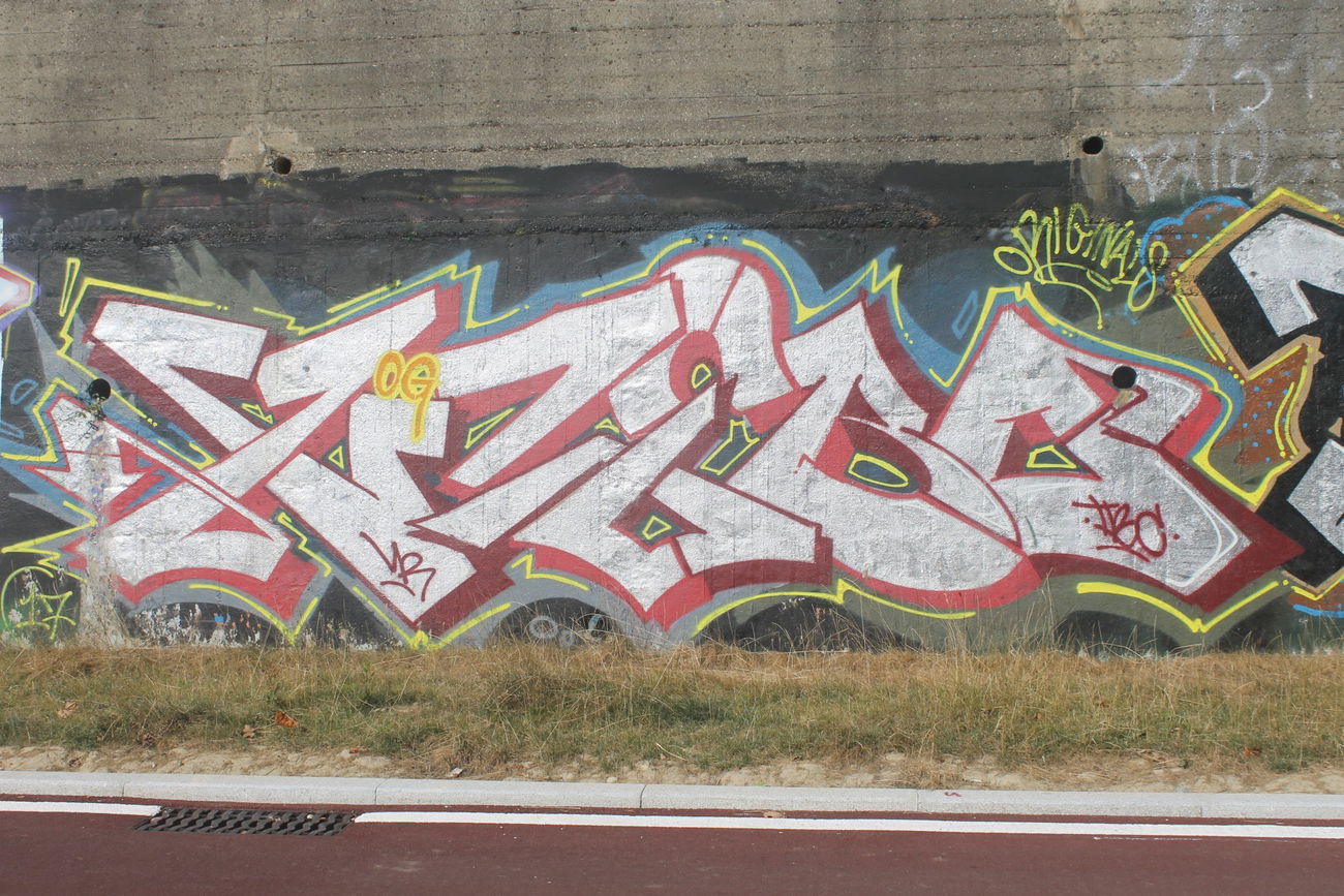 Graffiti Wall in Milano - Photo by 12345