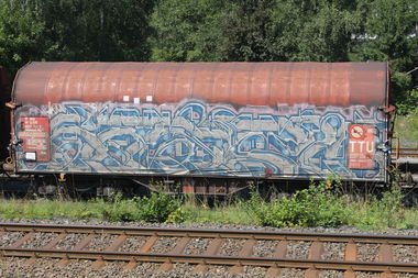 Graffiti Train - Photo by 12345 - stero