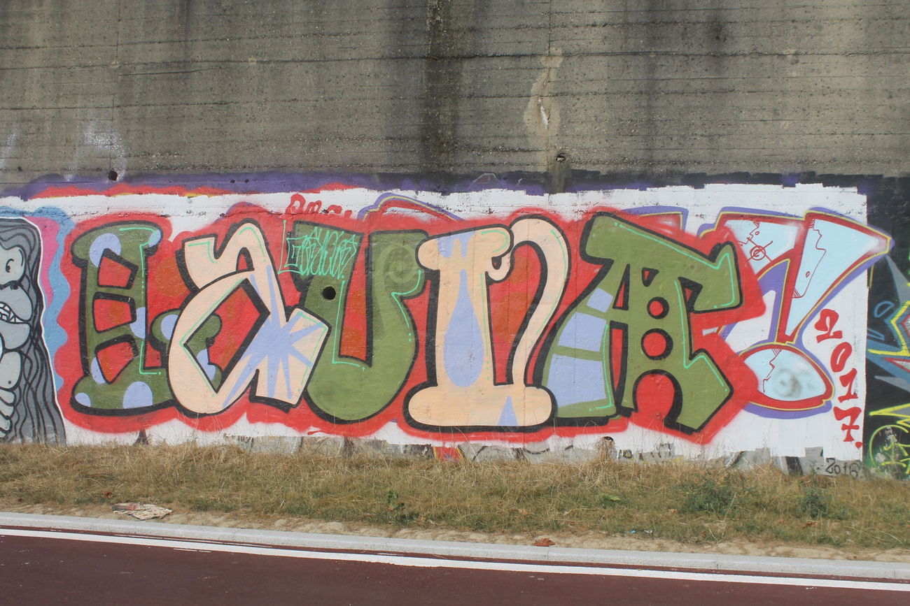 Graffiti Wall in Milano - Photo by 12345