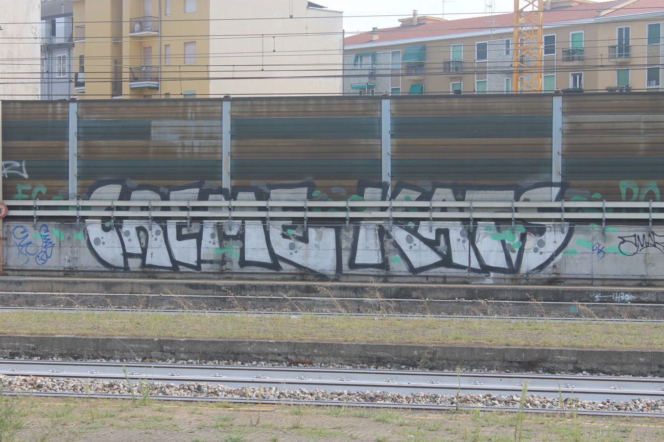 Graffiti Wall in Milano - Photo by 12345