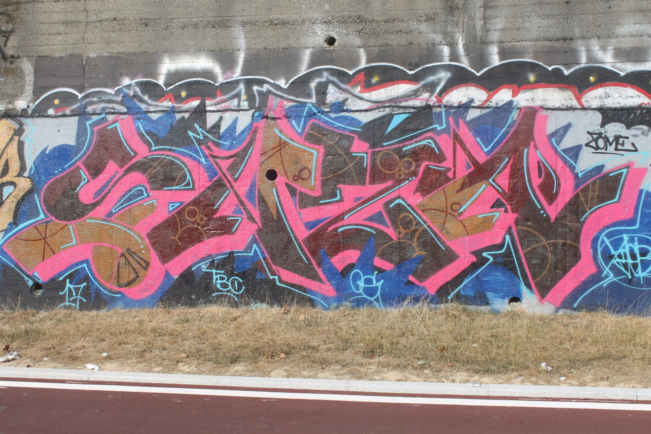 Graffiti Wall in Milano - Photo by 12345