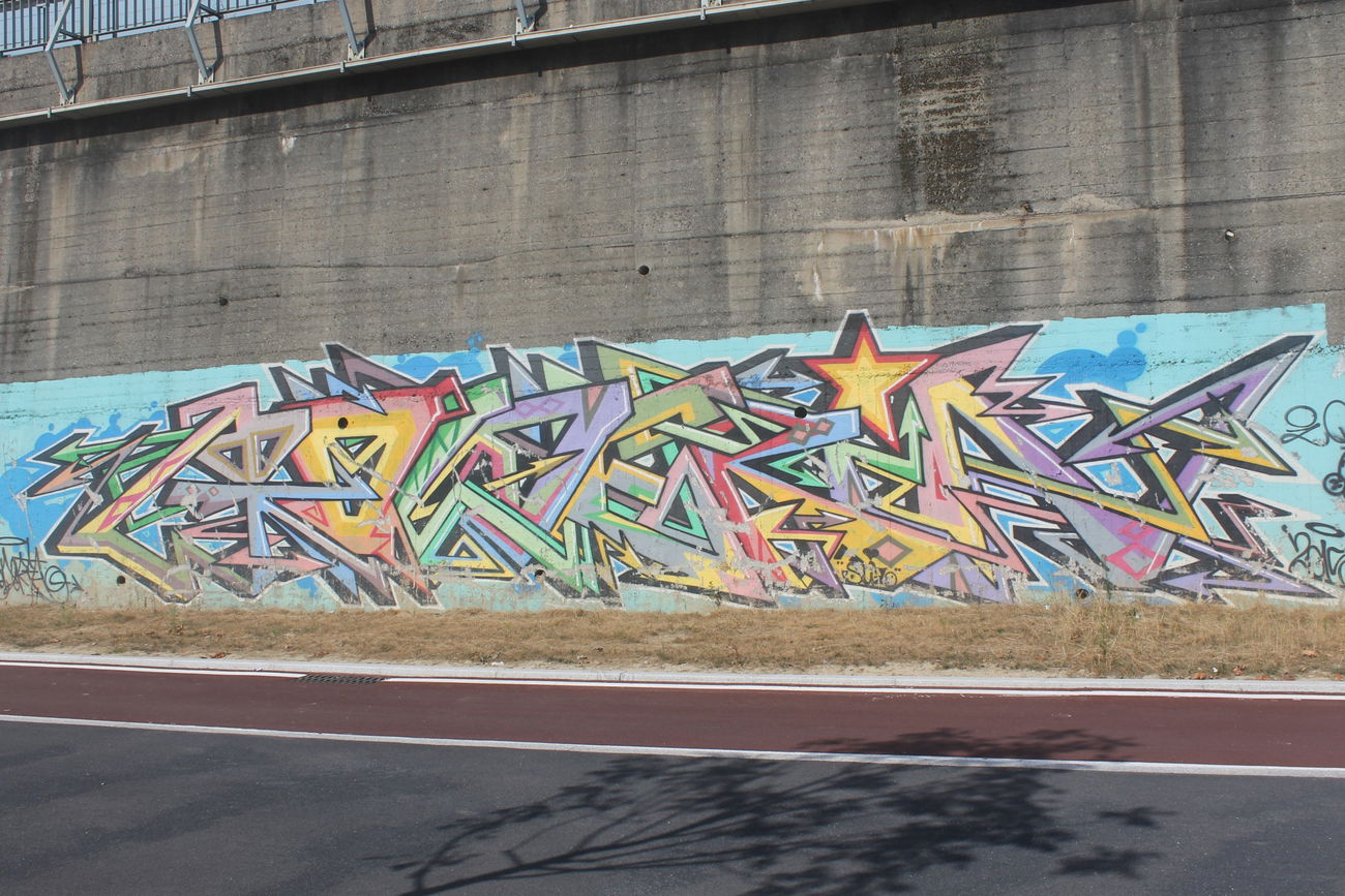 Graffiti Wall in Milano - Photo by 12345