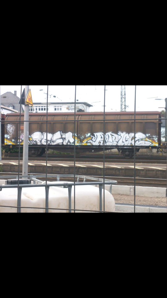 Graffiti Train - Photo by 135lizcrew - obc