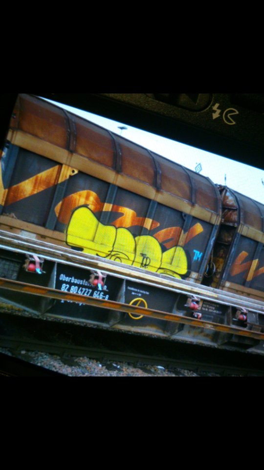 Graffiti Train - Photo by 135lizcrew - taps