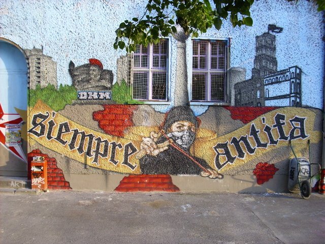 Graffiti Wall - Photo by 161gang - antifa, siempre, dkm