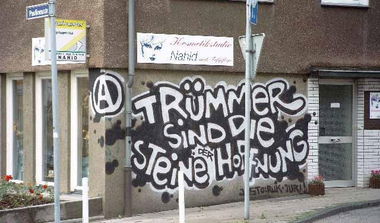 Graffiti Bombing - Photo by 161gang - antifa, anarchy, stein