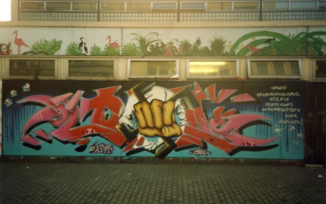 Graffiti Wall - Photo by 161gang - antifa, smash, swastika