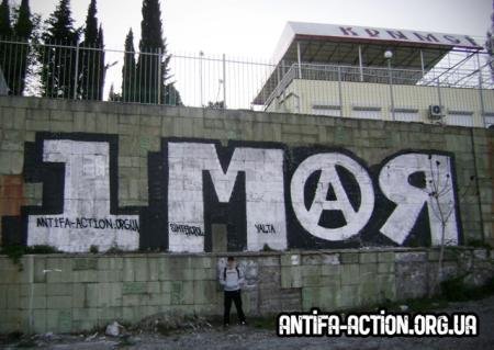 Graffiti Bombing - Photo by 161gang - 1., mai, antifa