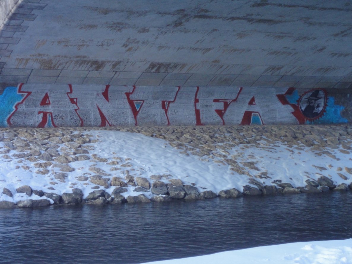 Graffiti Wall - Photo by 161gang - antifa, club, molli