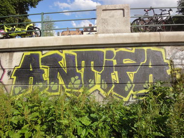 Graffiti Bombing - Photo by 161gang - antifa, munich, bombing