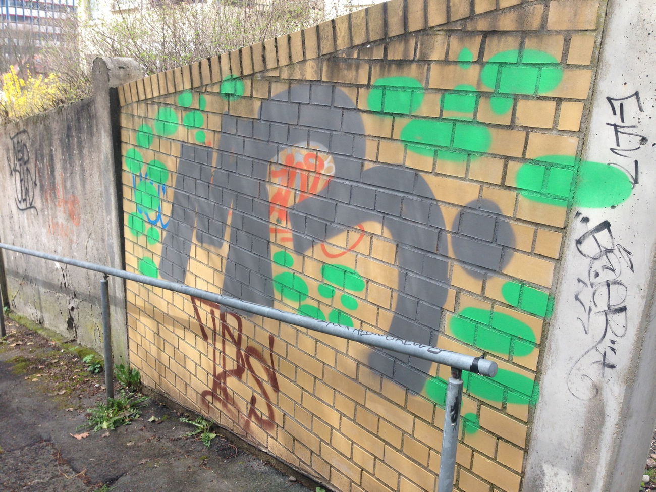 Graffiti Bombing - Photo by 197nerzWbnffm - mr, mrcrew, labil (2016)