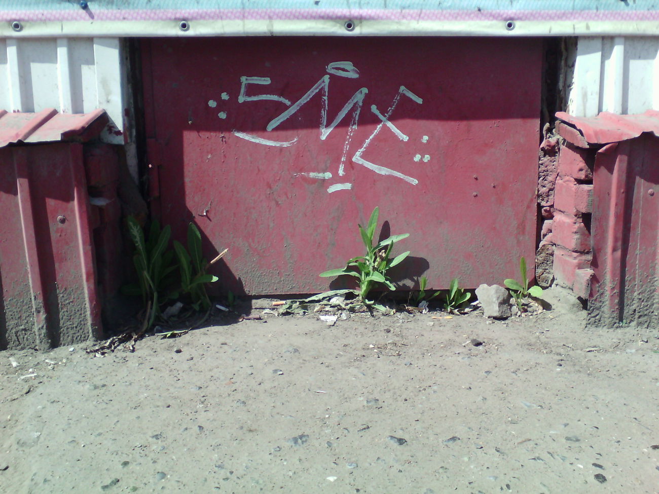 Graffiti Wall - Photo by 19xllls