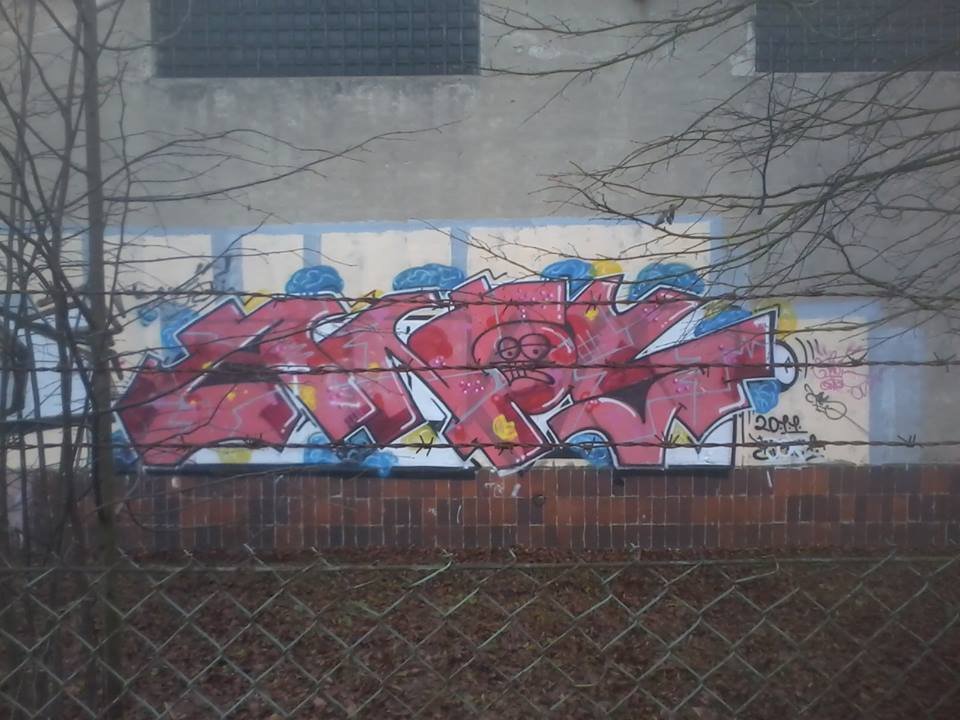 Graffiti Wall - Photo by 1anosone9