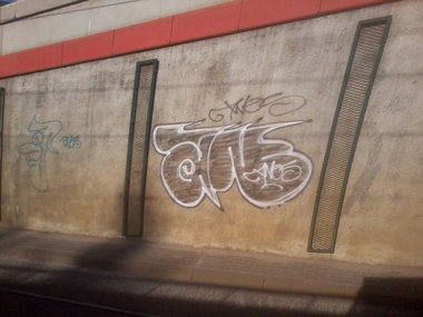 Graffiti Bombing - Photo by 1anosone9