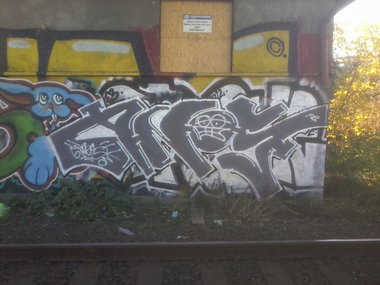 Graffiti Wall - Photo by 1anosone9