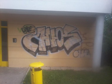 Graffiti Bombing - Photo by 1anosone9