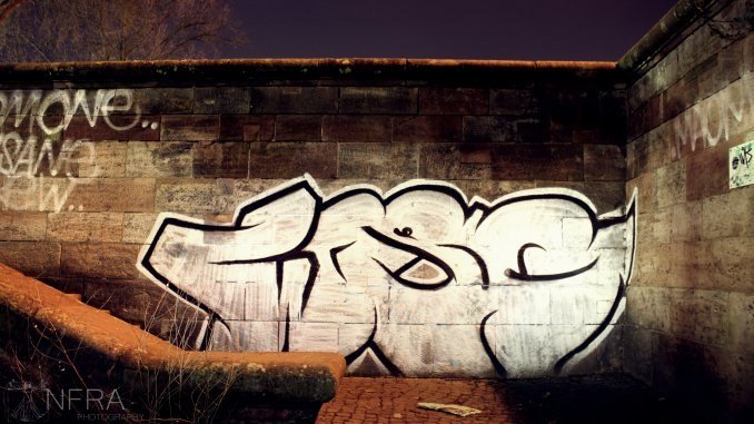 Graffiti Bombing - Photo by 1one9 - wsc