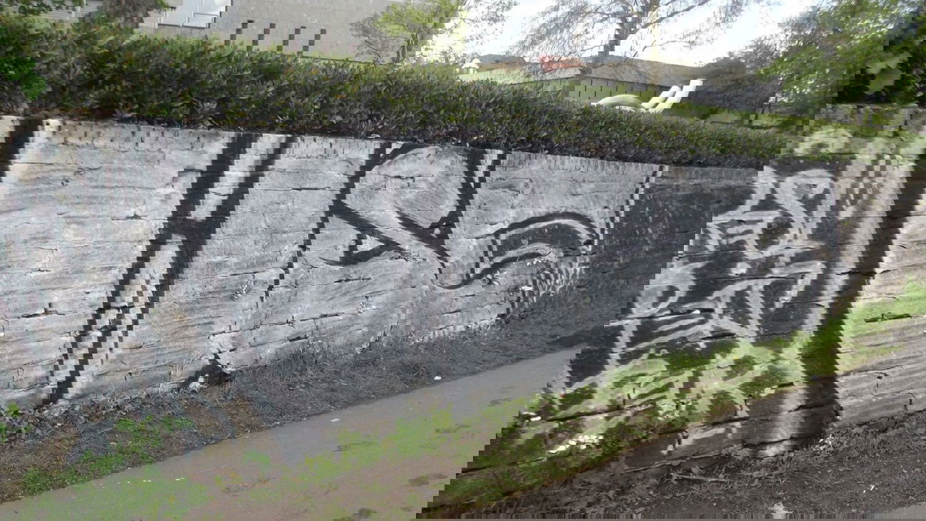 Graffiti Bombing - Photo by 1one9 - wsc