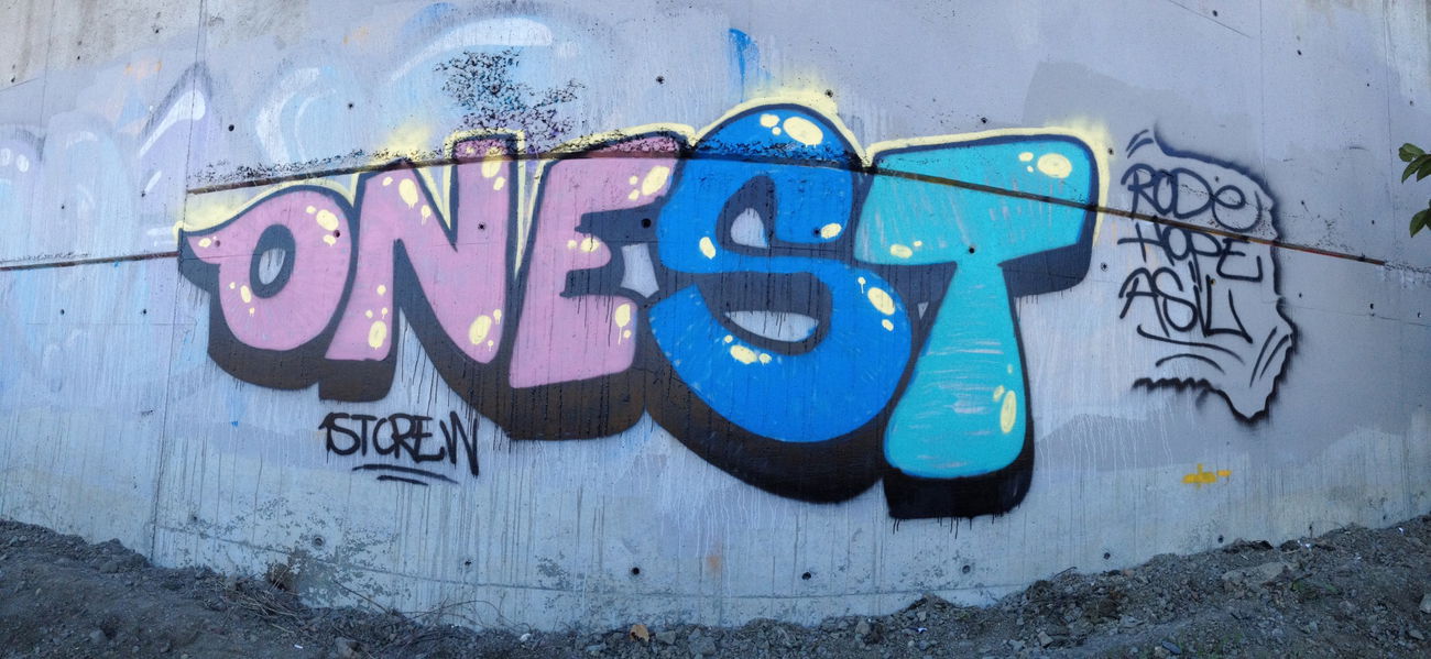 Graffiti Bombing - Photo by 1stcrewhope - graffiti, bombing, istanbul