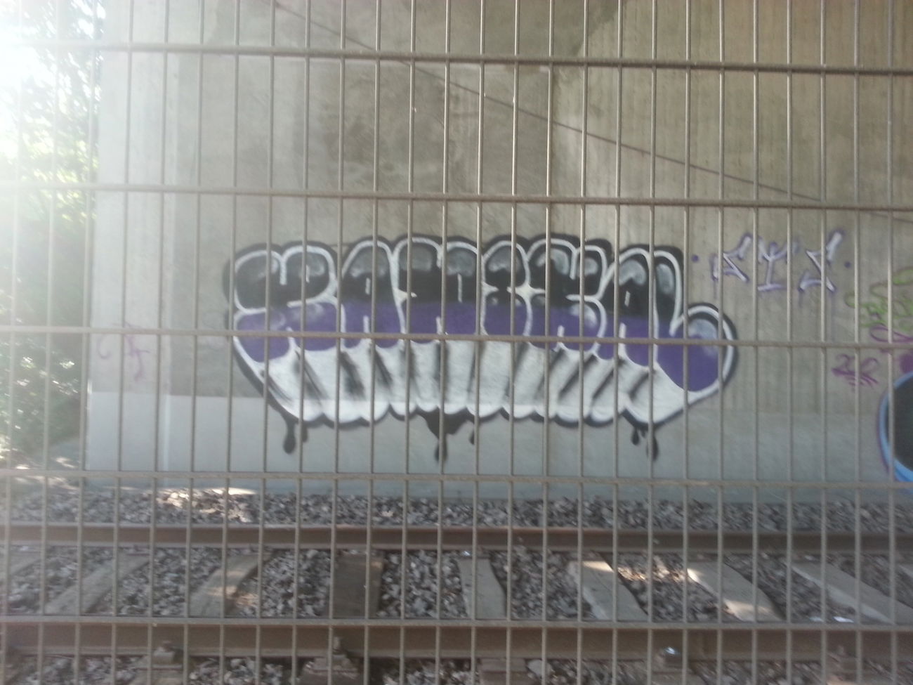 Graffiti Wall - Photo by 1un1k247