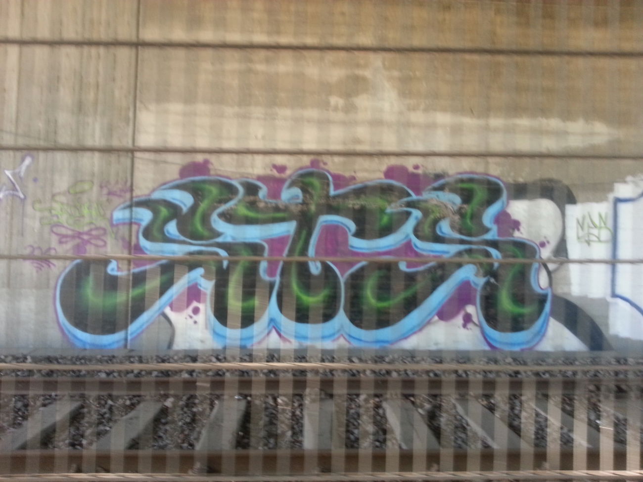 Graffiti Wall - Photo by 1un1k247