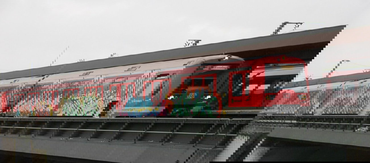 Graffiti Train - Photo by 216 - Poesy, Poezy, Kids