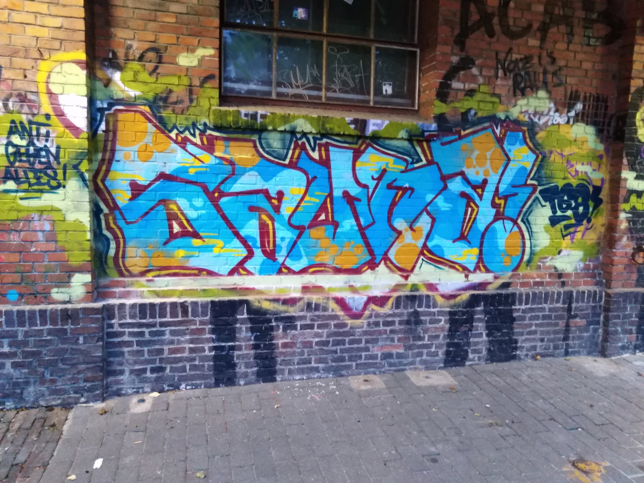 Graffiti Wall - Photo by 26725 - sauna, tgs, giantsquad