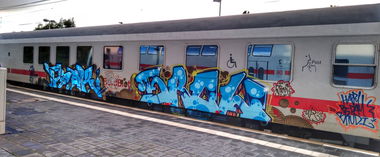 Graffiti Wall - Photo by 26725 - peak, srow, leer