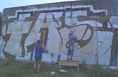 Graffiti Bombing - Photo by 2ManHazeOne - Skrap, \, 2man (2014)