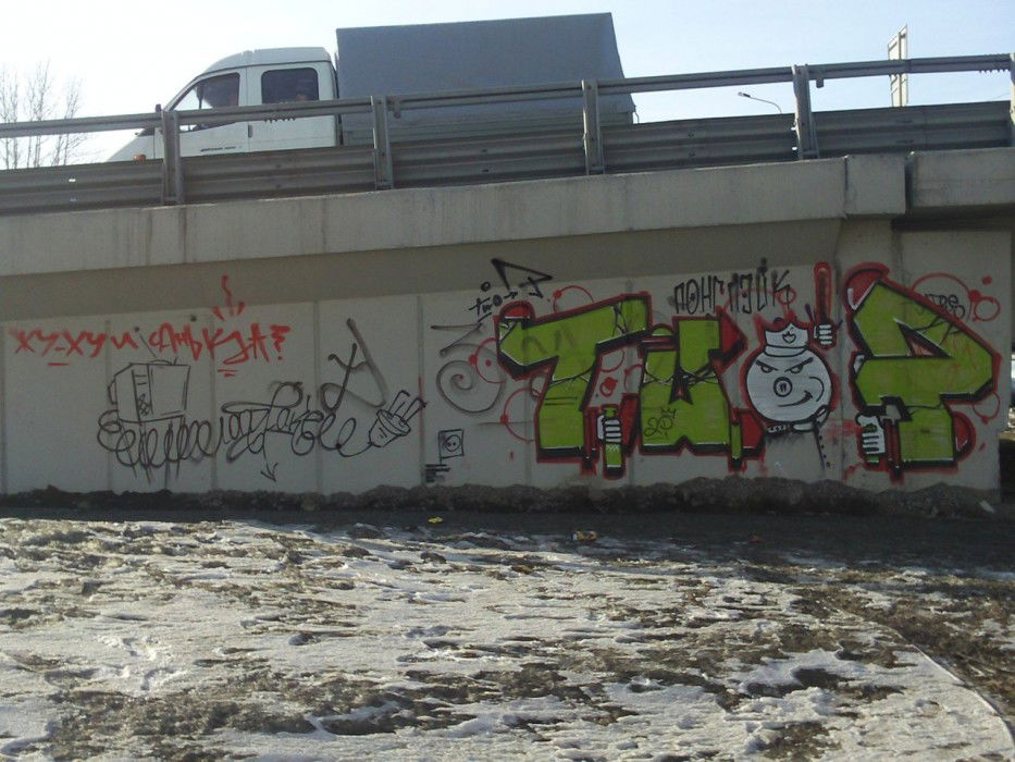 Graffiti Bombing - Photo by 2P