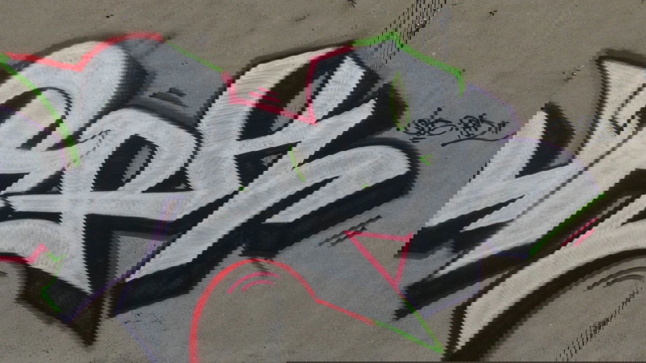 Graffiti Bombing in Lodz - Photo by 3xR - ueroka, sbg, pm (2012)