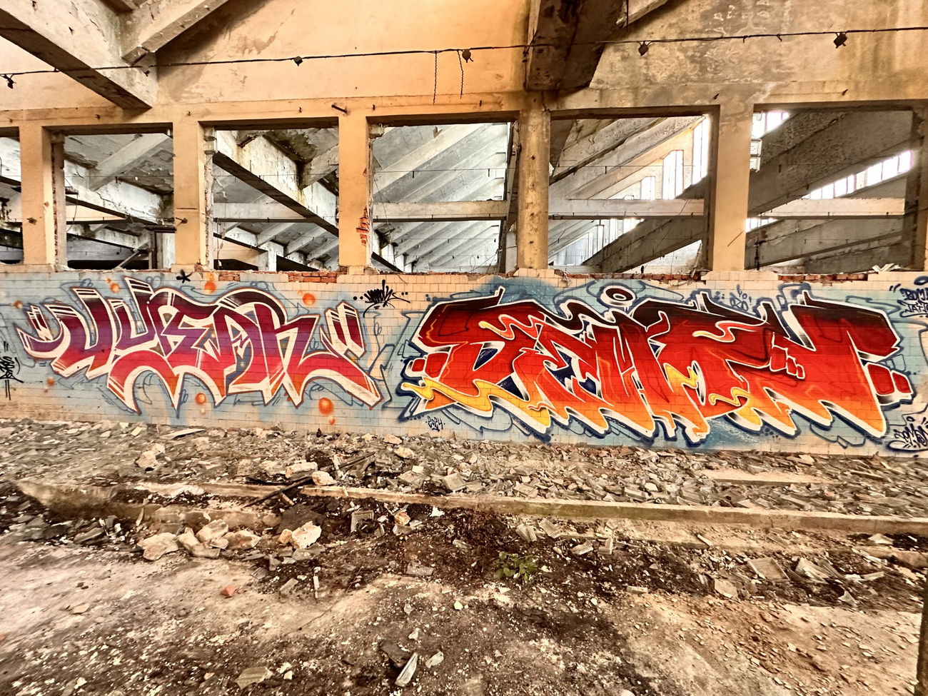 Graffiti Wall - Photo by 3xR - Uyear, x, demon