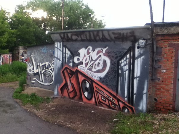 Graffiti Wall in Tula - Photo by 413 (2013)