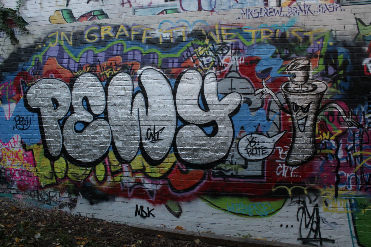 Graffiti Bombing - Photo by 505er - Pewy