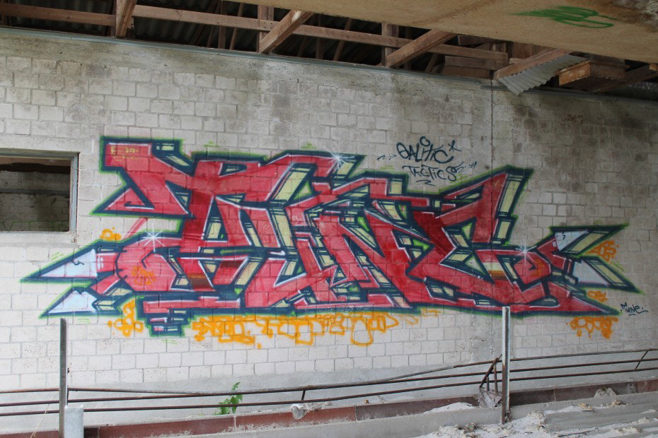 Graffiti Wall - Photo by 505er - Tune