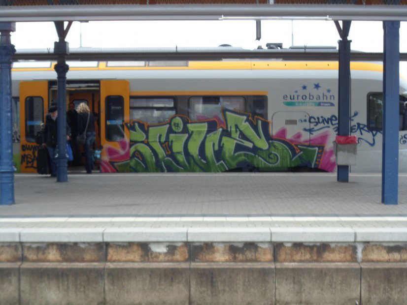 Graffiti Train - Photo by 505er - Slive