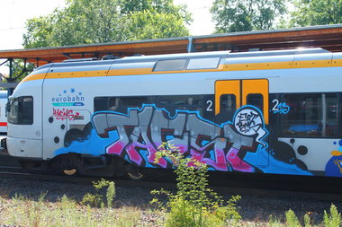 Graffiti Train - Photo by 505er - Tagsi, EQT, BMS