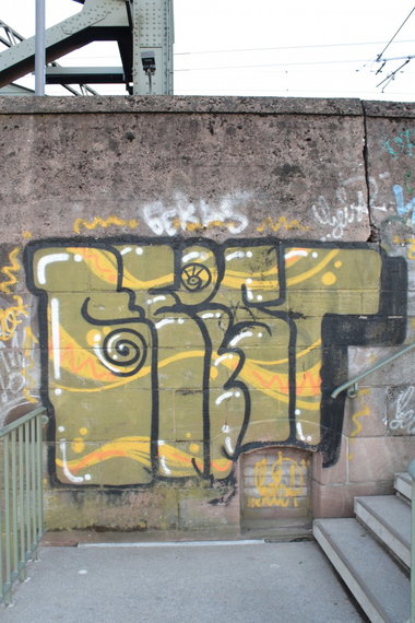 Graffiti Bombing - Photo by 505er - Geist