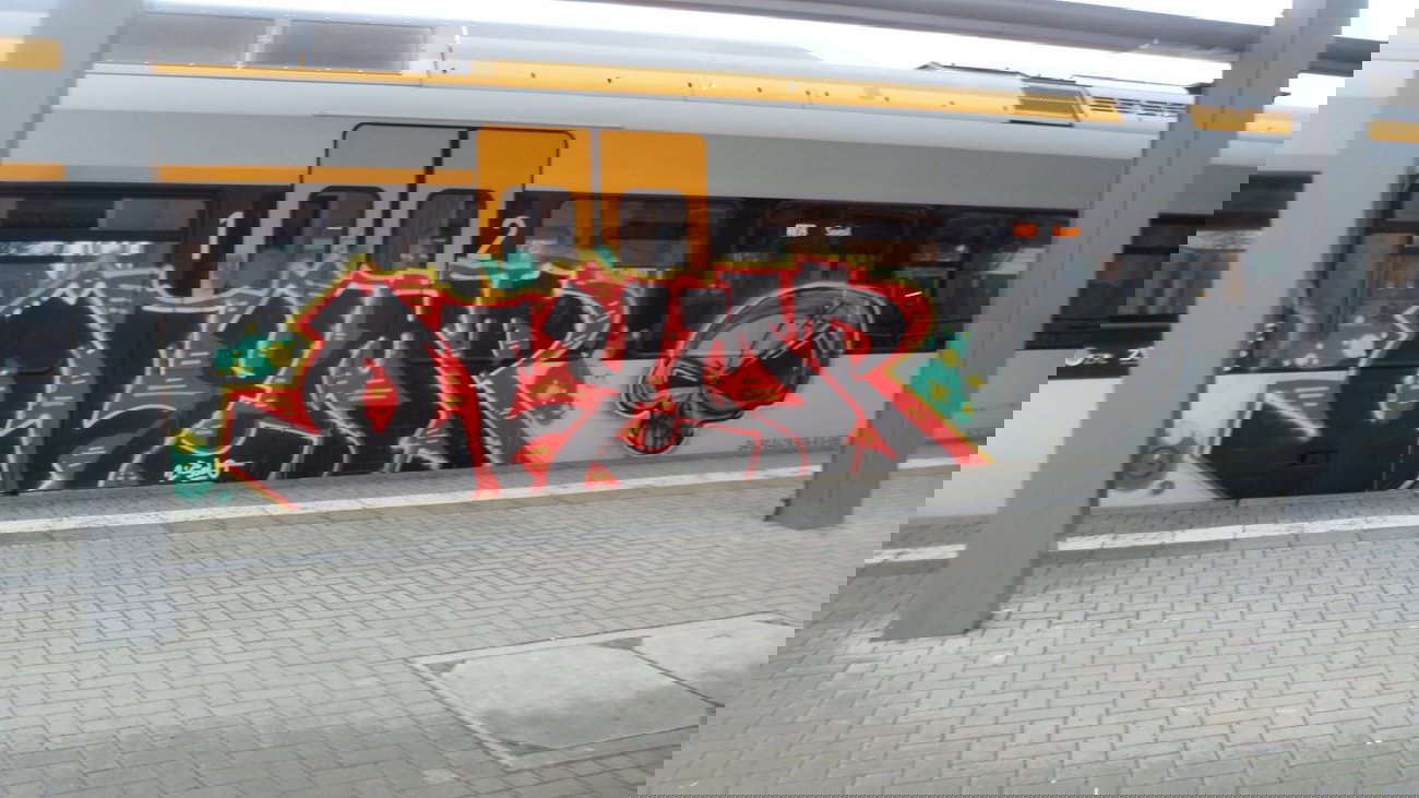 Graffiti Train - Photo by 505er - Olymp