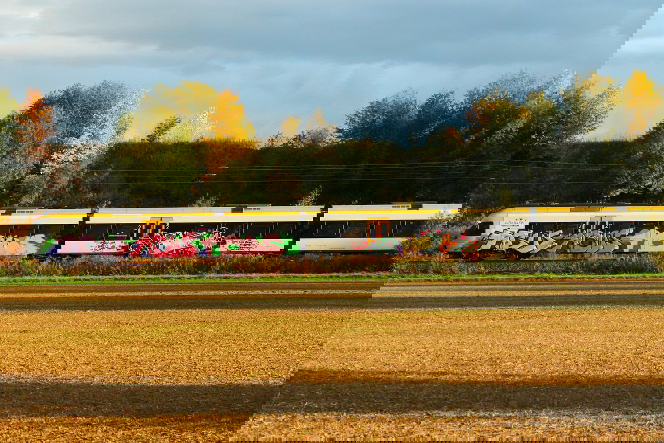Graffiti Train - Photo by 505er - AgusAgusAgus, Yoga