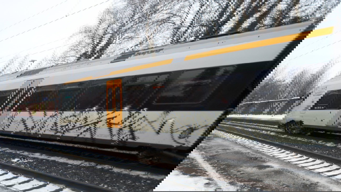 Graffiti Train - Photo by 505er - Mask